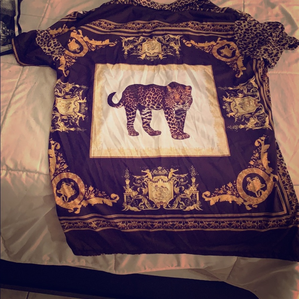 Leopard print shirt with leopard  in the back